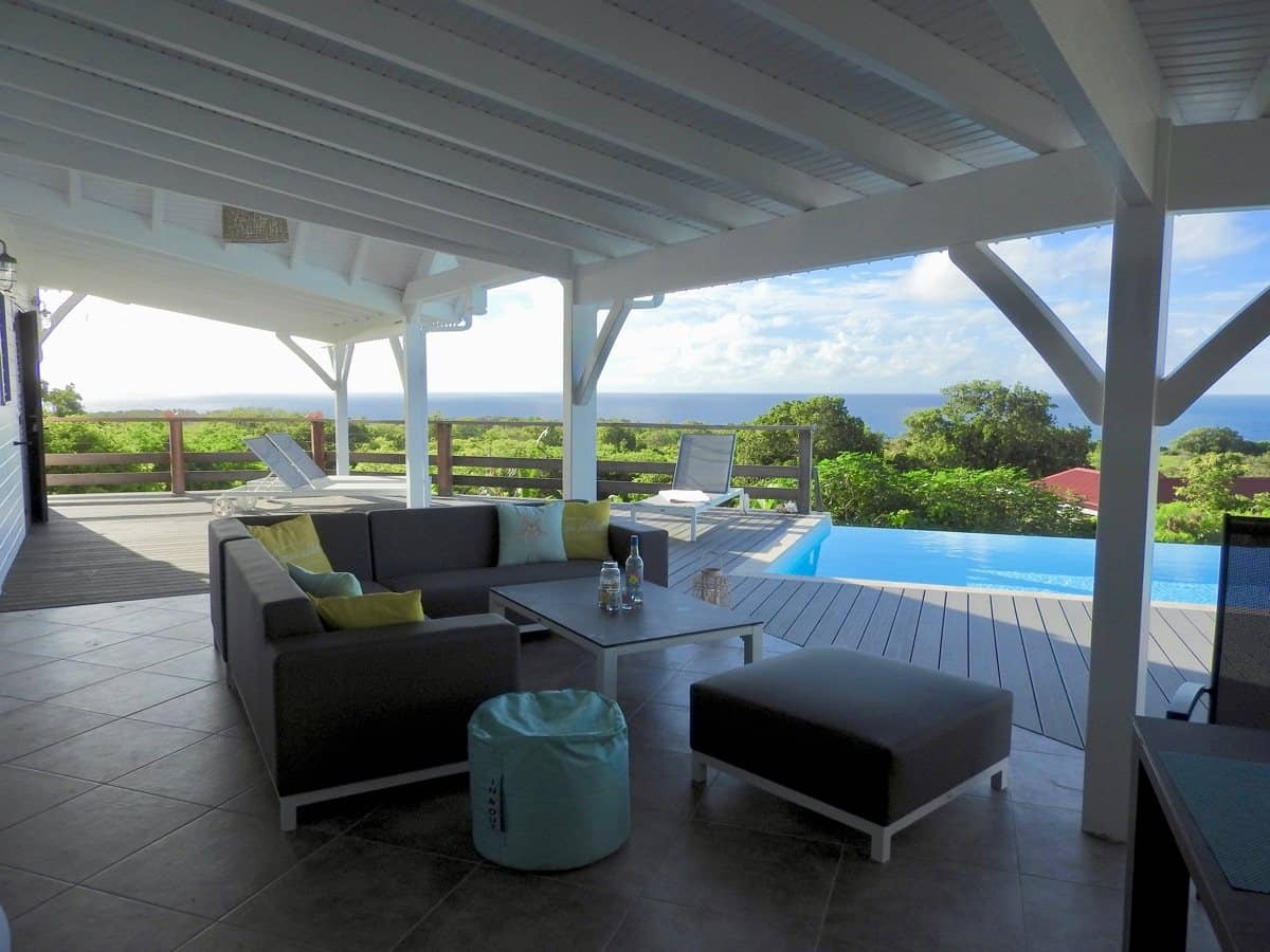 The deck lounge